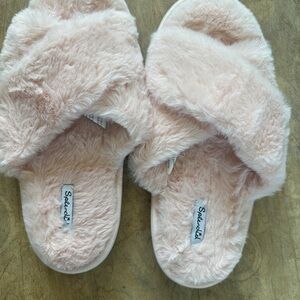 Splendid  Faux Fur Slippers - light pink size S/M
